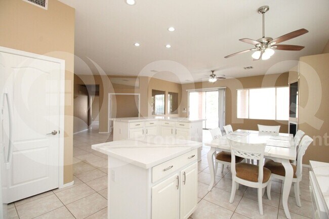 948 W Redwood Dr Chandler, AZ 85248 photo 4