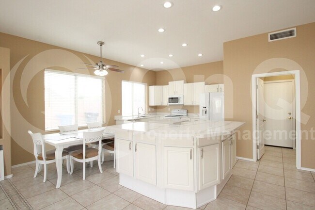 948 W Redwood Dr Chandler, AZ 85248 photo 5
