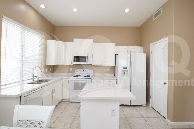 948 W Redwood Dr Chandler, AZ 85248 photo 2