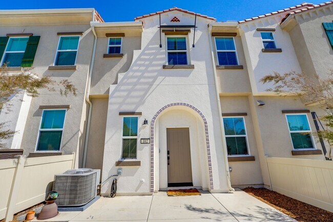 143 Avenida Chapala San Marcos, CA 92069 photo 2