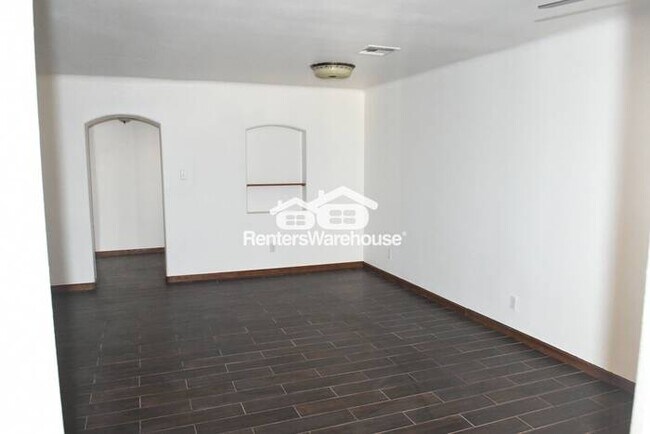 325 W Highland Ave Phoenix, AZ 85013 photo 2