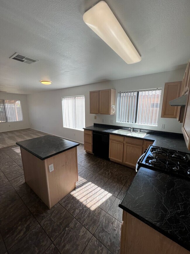 20401 N 37th Ave Glendale, AZ 85308 photo 2