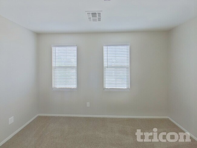 4804 W Leodra Ln Phoenix, AZ 85339 photo 5
