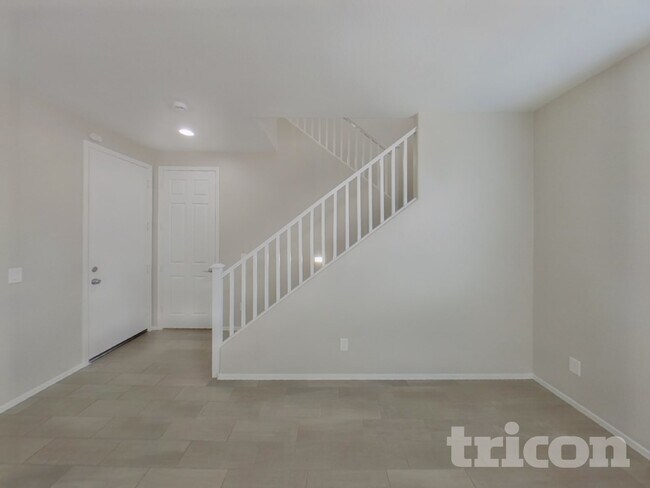 4804 W Leodra Ln Phoenix, AZ 85339 photo 2