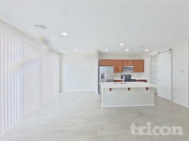 4804 W Leodra Ln Phoenix, AZ 85339 photo 3