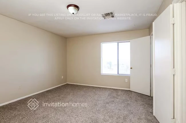 10307 W Denton Ln Glendale, AZ 85307 photo 5