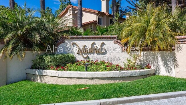 4030 Porte de Palmas San Diego, CA 92122 photo 2