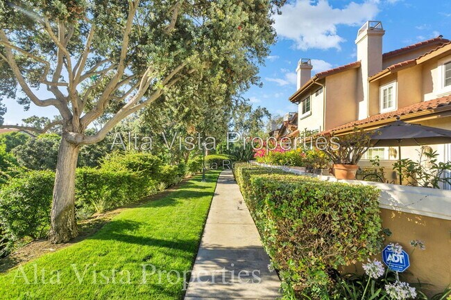4030 Porte de Palmas San Diego, CA 92122 photo 3