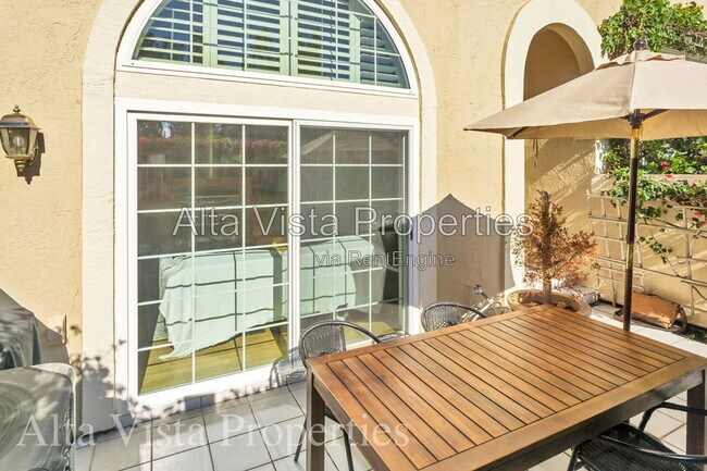 4030 Porte de Palmas San Diego, CA 92122 photo 5