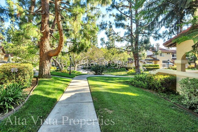 4030 Porte de Palmas San Diego, CA 92122 photo 4