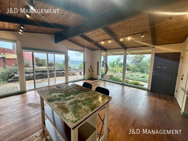 2031 Crest Dr Encinitas, CA 92024