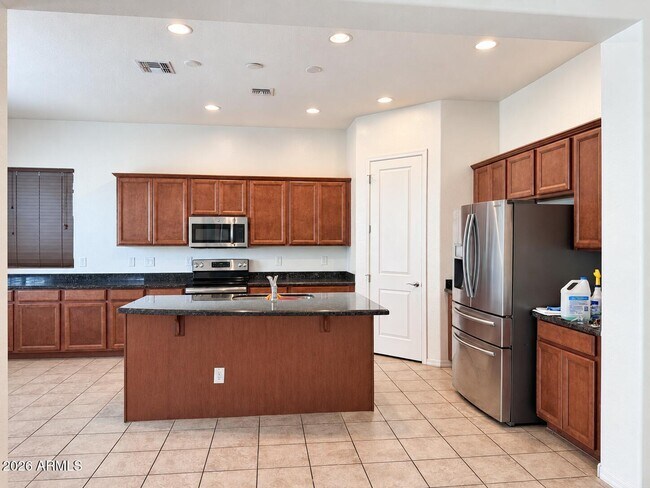 2834 E Aloe Pl photo 3