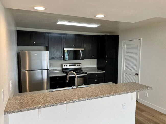 5104-5112 Cape May Pl San Diego, CA 92107 photo 3