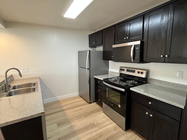 5104-5112 Cape May Pl San Diego, CA 92107 photo 4
