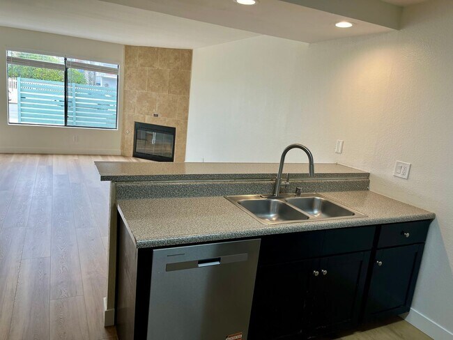 5104-5112 Cape May Pl San Diego, CA 92107 photo 5