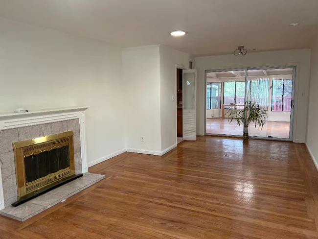 25841 Bryn Mawr Ave photo 4