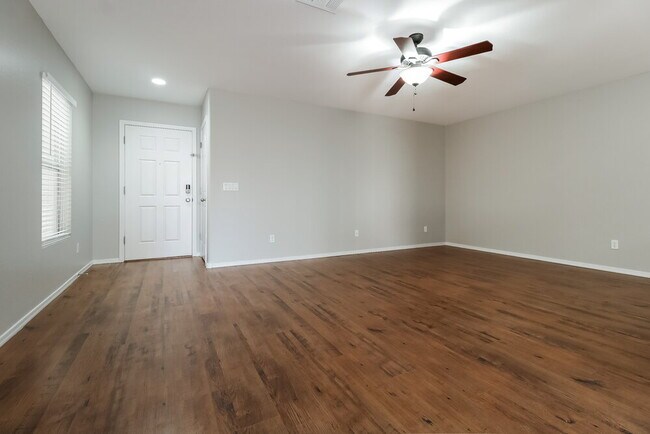 11560 W Purdue Ave Youngtown, AZ 85363 photo 4