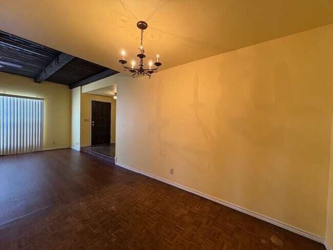 64 W Brown Rd Mesa, AZ 85201 photo 4