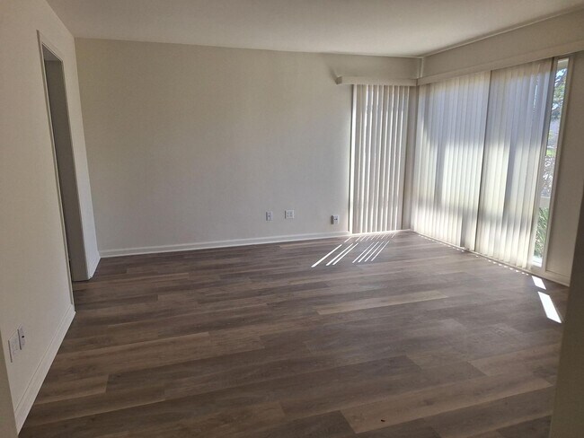 4866 Clairemont Dr San Diego, CA 92117 photo 4