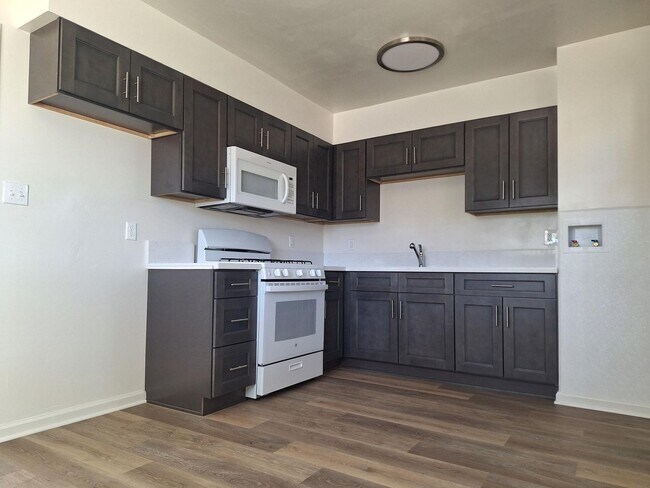 4866 Clairemont Dr San Diego, CA 92117 photo 3