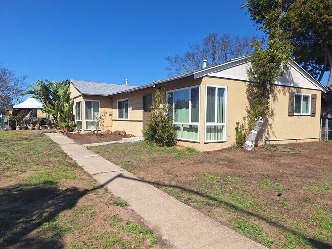 4866 Clairemont Dr San Diego, CA 92117 photo 2