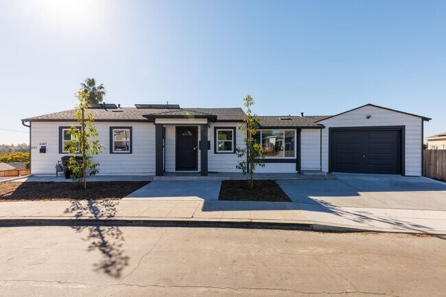 6283.5 Lorca Dr San Diego, CA 92115