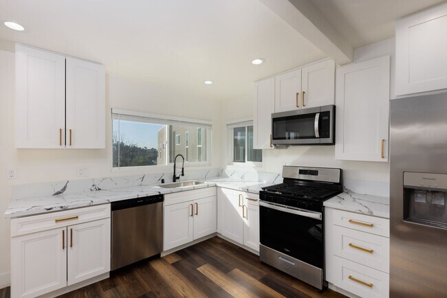 6283.5 Lorca Dr San Diego, CA 92115 photo 3