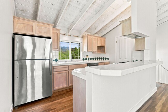 117 Holiday Dr Watsonville, CA 95076 photo 2