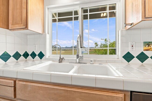 117 Holiday Dr Watsonville, CA 95076 photo 3