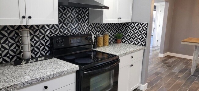 105 N Los Robles Dr Goodyear, AZ 85338 photo 2