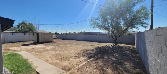105 N Los Robles Dr Goodyear, AZ 85338 photo 3