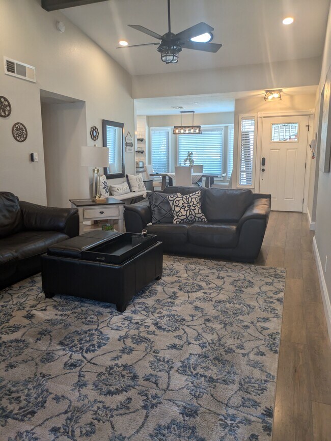 8879 E Friess Dr Scottsdale, AZ 85260 photo 4