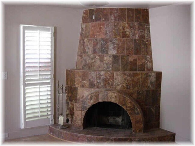 1809 E FRIER Dr Phoenix, AZ 85020 photo 2