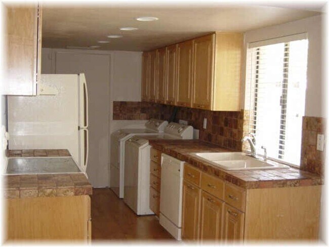 1809 E FRIER Dr Phoenix, AZ 85020 photo 4
