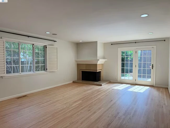 54 Maple Ave photo 4