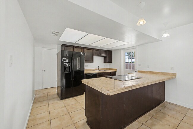 921 E Campus Dr Tempe, AZ 85282 photo 4
