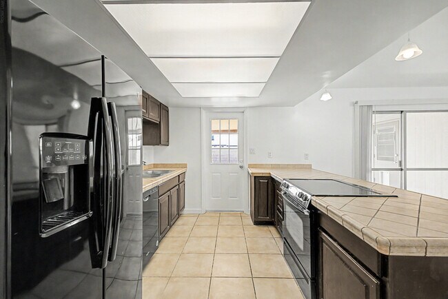 921 E Campus Dr Tempe, AZ 85282 photo 5