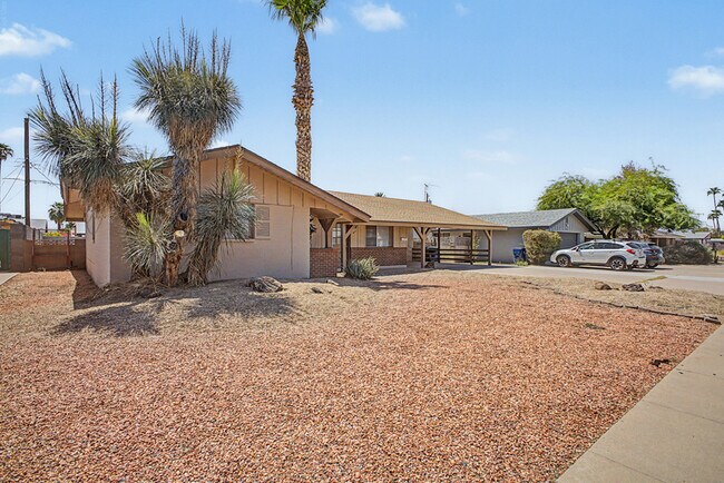 921 E Campus Dr Tempe, AZ 85282 photo 2