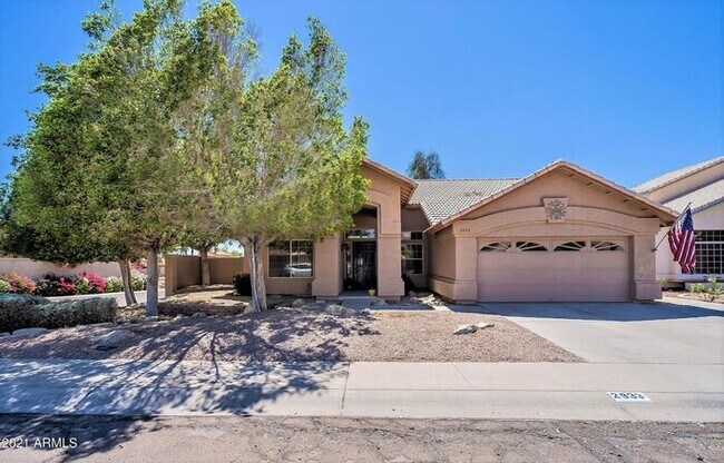 2933 E Verbena Dr photo 2