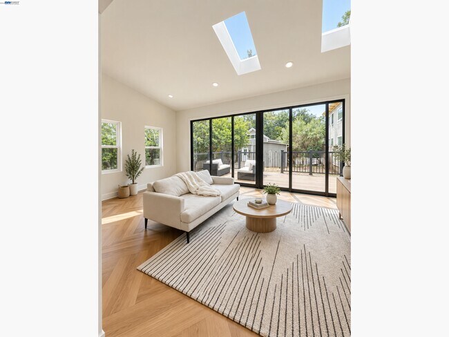 427 Locust St Santa Cruz, CA 95060 photo 4