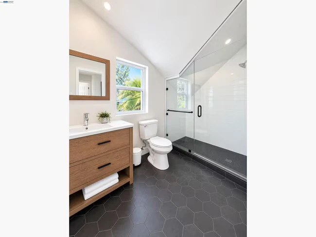 427 Locust St Santa Cruz, CA 95060 photo 3