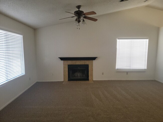 7203 W Kimberly Way Glendale, AZ 85308 photo 3