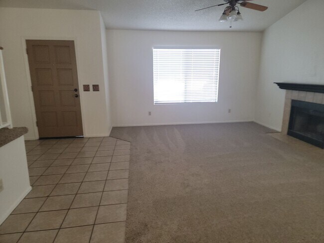 7203 W Kimberly Way Glendale, AZ 85308 photo 2