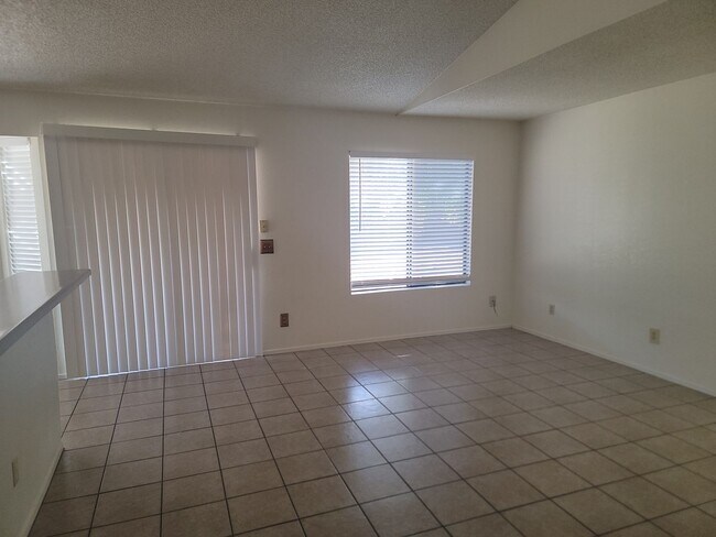 7203 W Kimberly Way Glendale, AZ 85308 photo 4