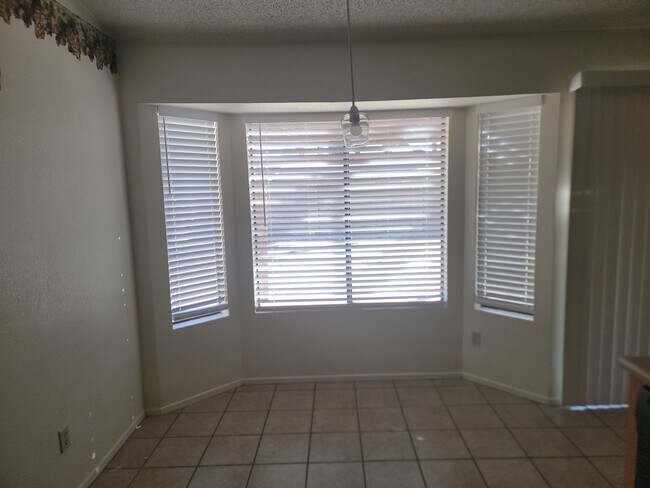 7203 W Kimberly Way Glendale, AZ 85308 photo 5