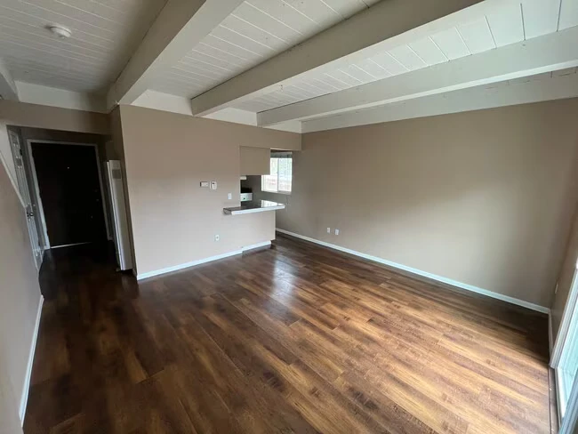 320 Berry St photo 5