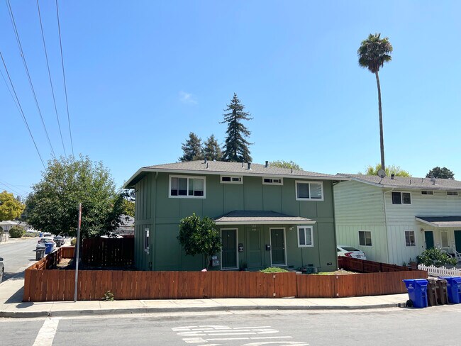 320 Berry St photo 2