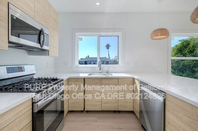 2175 Bacon St San Diego, CA 92107 photo 4