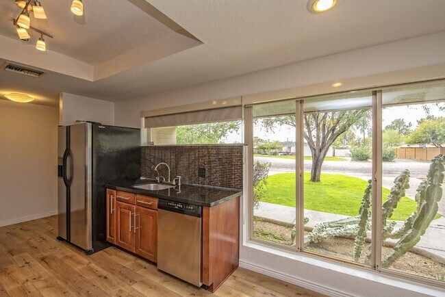 720 W Rose Ln Phoenix, AZ 85013 photo 2