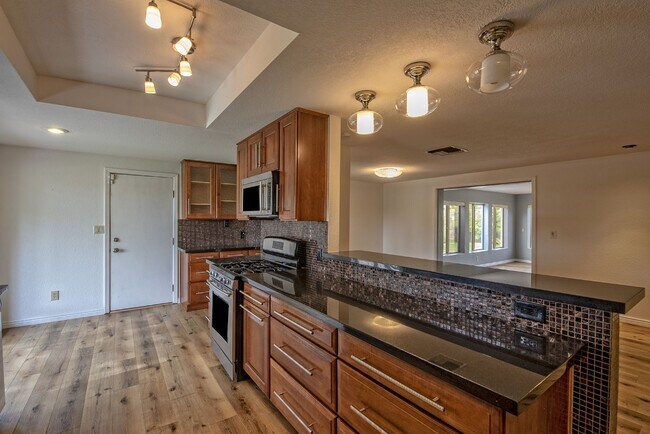 720 W Rose Ln Phoenix, AZ 85013 photo 3